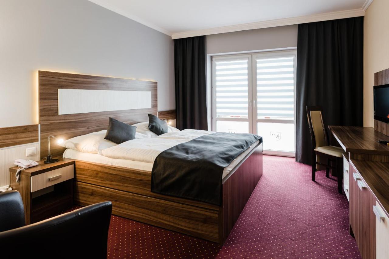 Hotel Menhard Hotel 3*