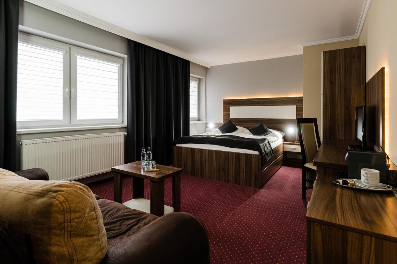Hotel Hotel Menhard 3*